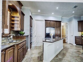 15811 Tremout Hollow Ln in Houston, TX - Foto de edificio - Building Photo