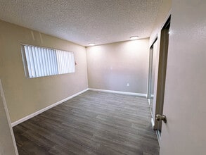 Ogden Villas in Las Vegas, NV - Building Photo - Building Photo