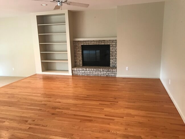 2704 Cherry Hills Dr in Champaign, IL - Building Photo - Building Photo