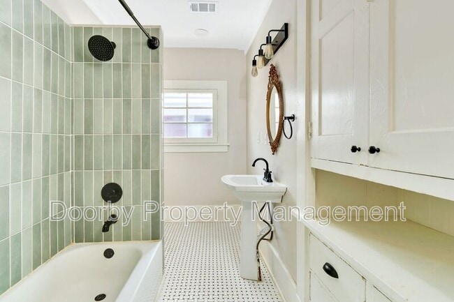 property at 621 Fortwood Pl