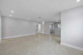 3820 SW 92nd Ave in Miami, FL - Building Photo - Building Photo