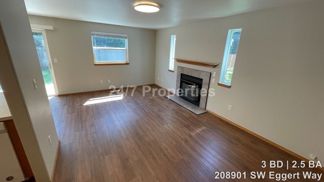 20890 SW Eggert Way in Aloha, OR - Building Photo