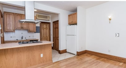 100 Myrtle St in Boston, MA - Foto de edificio - Building Photo