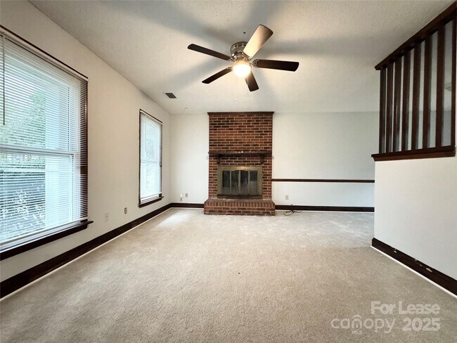 6738 Old Meadow Rd in Charlotte, NC - Building Photo - Building Photo