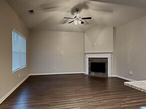 1064 Park View Dr in Chelsea, AL - Foto de edificio - Building Photo