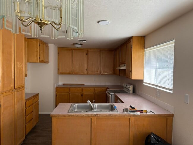 property at 902 SW Rogue River Ave