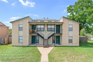 1900 Woodsman Dr, Unit B in College Station, TX - Building Photo