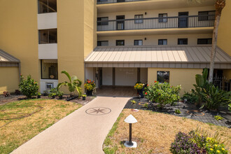 Windward Point Condominium in Ft. Myers, FL - Building Photo - Building Photo