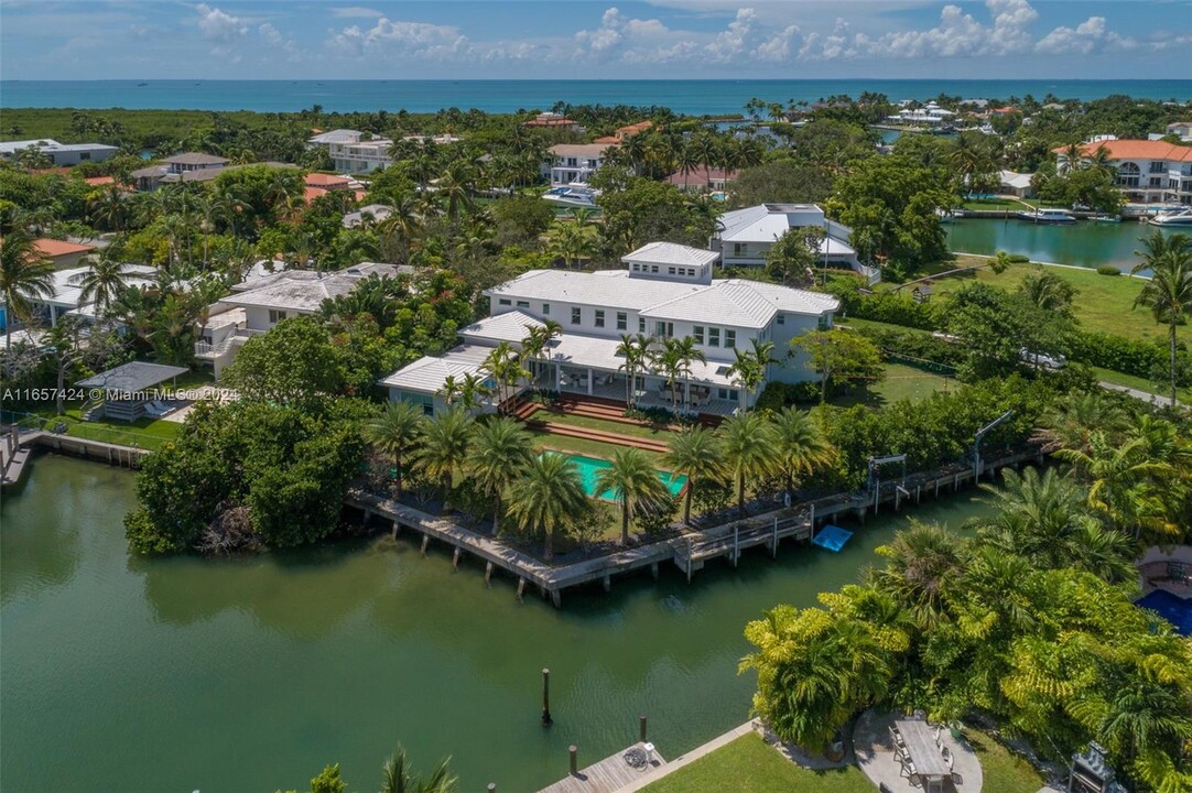 925 Mariner Dr in Key Biscayne, FL - Building Photo