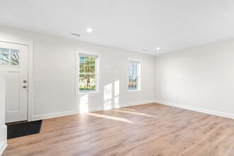 57 Maple Ave in Rutland, MA - Building Photo - Building Photo