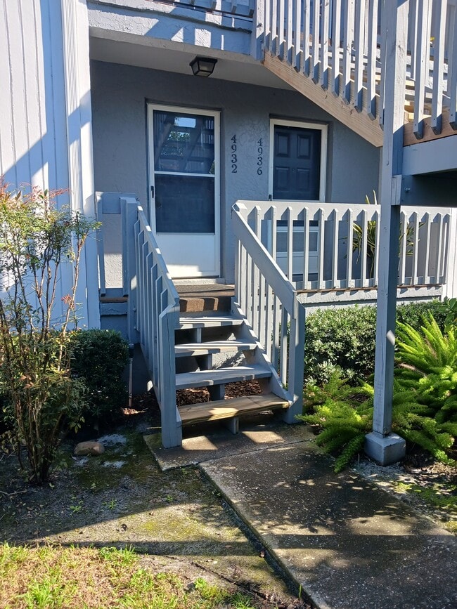 property at 4932 W Gandy Blvd