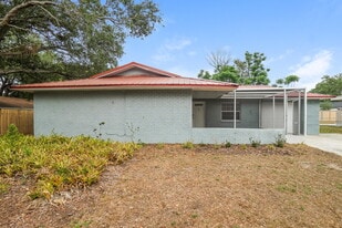 308 Timber Creek Dr in Brandon, FL - Building Photo