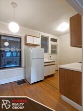 1446 W Byron St, Unit 3902-2 in Chicago, IL - Foto de edificio - Building Photo