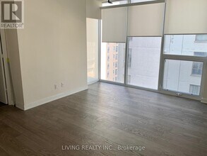 17 Dundonald St in Toronto, ON - Building Photo - Building Photo