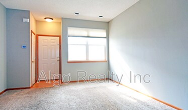 11231 204th St W in Lakeville, MN - Building Photo - Building Photo