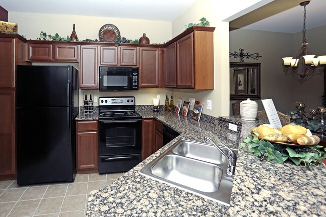 Ashford Apartments w/Garages photo'