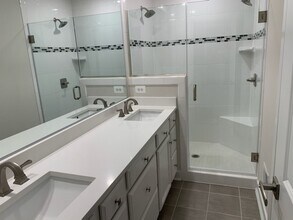 13262 Woodland Park Rd in Herndon, VA - Building Photo - Building Photo