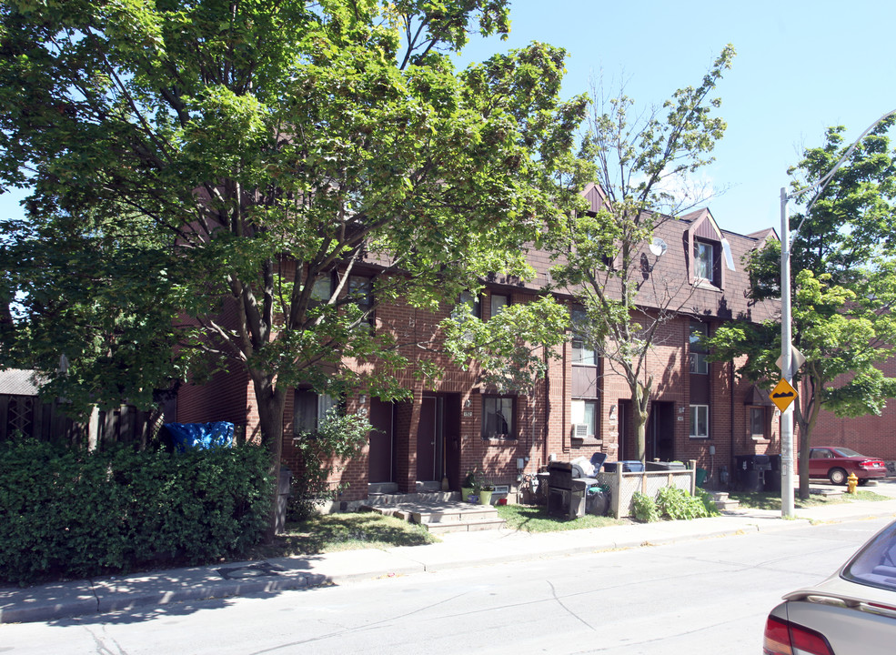 Frank Lambert I Townhouses in Toronto, ON - Building Photo