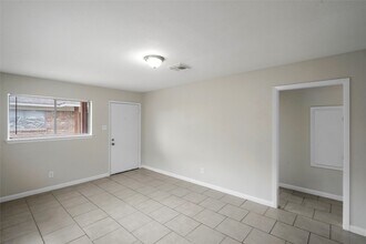 803 1/2 Ellena Rd in Houston, TX - Building Photo - Building Photo