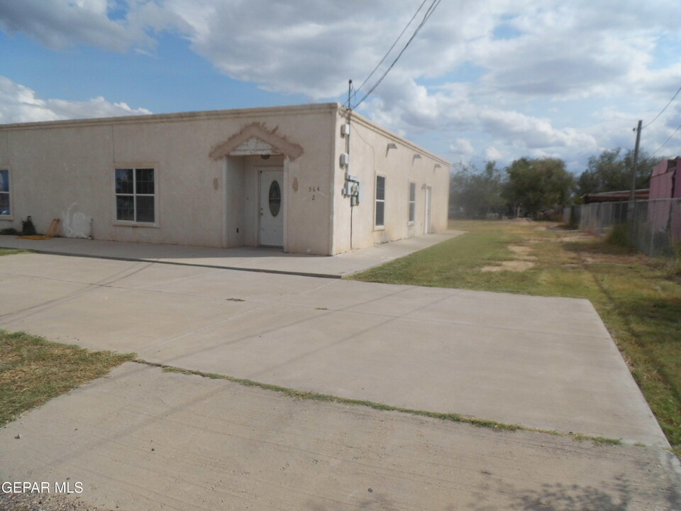 564 Mayapan Dr in San Elizario, TX - Foto de edificio