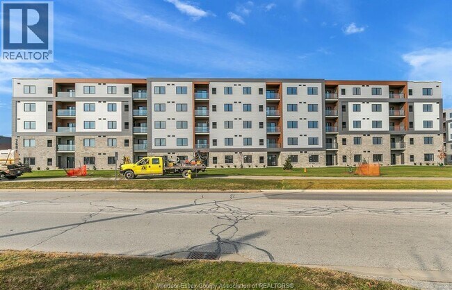 2600 Sandwich W Pkwy in Lasalle, ON - Building Photo - Building Photo