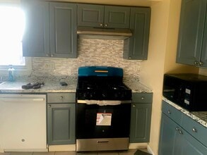 726 Golden Ave in Secaucus, NJ - Building Photo - Building Photo