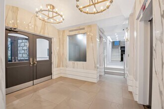 226 E 70th St in New York, NY - Building Photo - Building Photo
