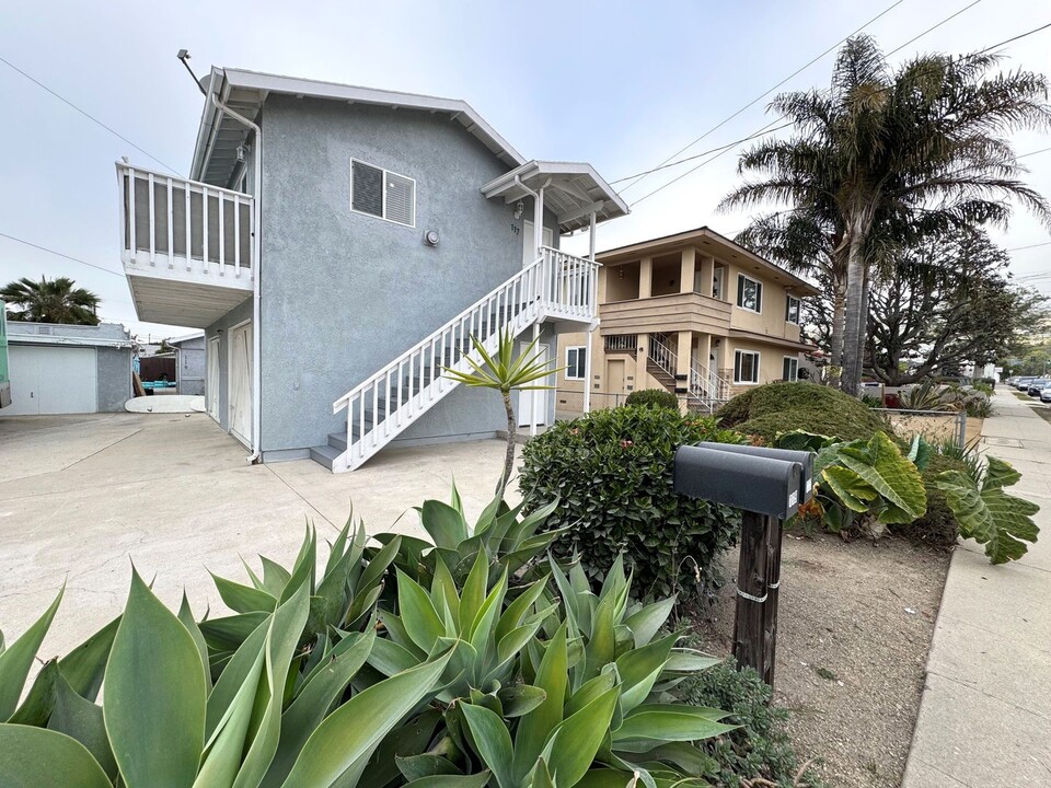 117-119 S Santa Cruz St in Ventura, CA - Building Photo