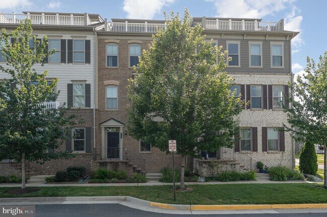 1729 Cottonwood Grove Rd in Dumfries, VA - Foto de edificio - Building Photo