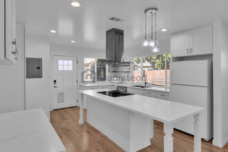 5738 Ruthelen St in Los Angeles, CA - Building Photo - Building Photo