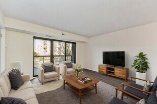 8360 Greensboro Dr in McLean, VA - Building Photo