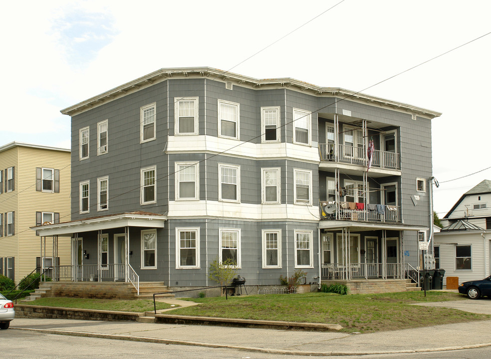 7 Reed St in Manchester, NH - Building Photo