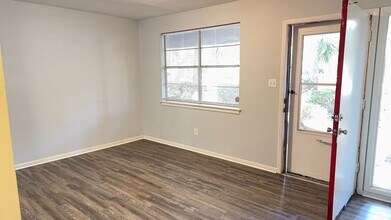 6 Point Comfort Rd in Hilton Head Island, SC - Building Photo - Building Photo