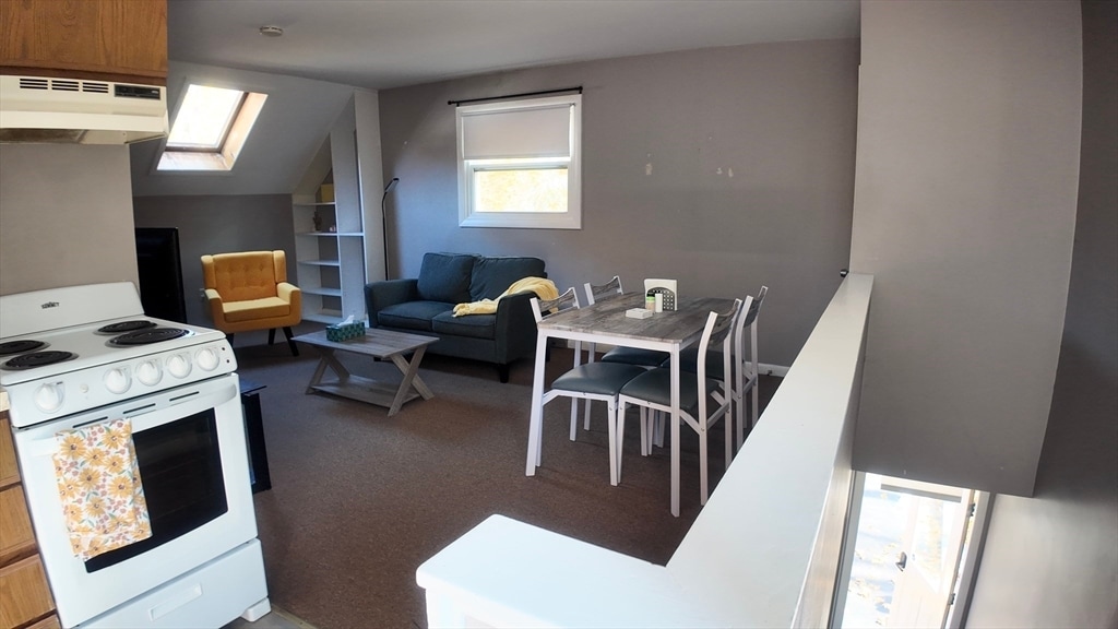 50 Forest St in Bridgewater, MA - Building Photo