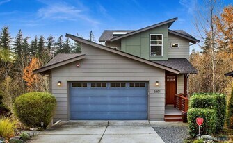 3301 Sydney Ct in Bellingham, WA - Building Photo