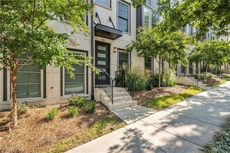 552 Ember Ln NW in Atlanta, GA - Building Photo - Building Photo