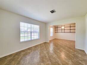 2115 Forest Oaks Dr in Houston, TX - Building Photo - Building Photo