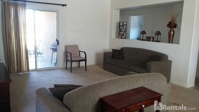 1048 W Calle del Libro Dorado in Sahuarita, AZ - Building Photo - Building Photo