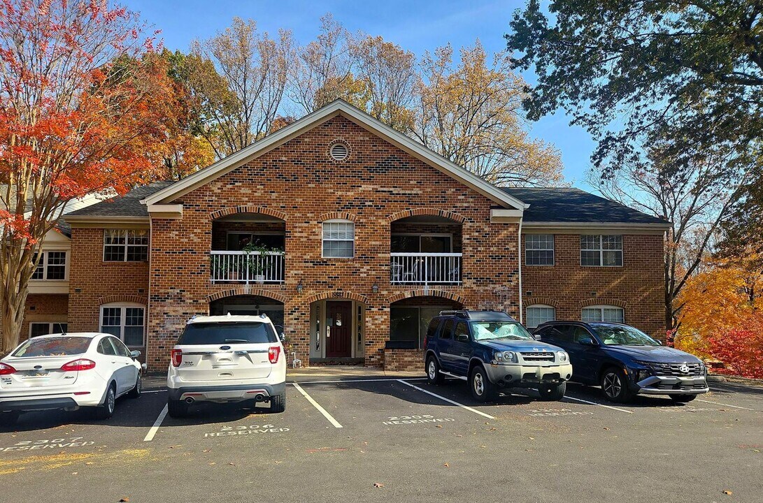 5823 Cove Landing Rd in Burke, VA - Building Photo