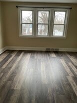 293 Potters Rd, Unit Potters rd South Buffalo in Buffalo, NY - Building Photo
