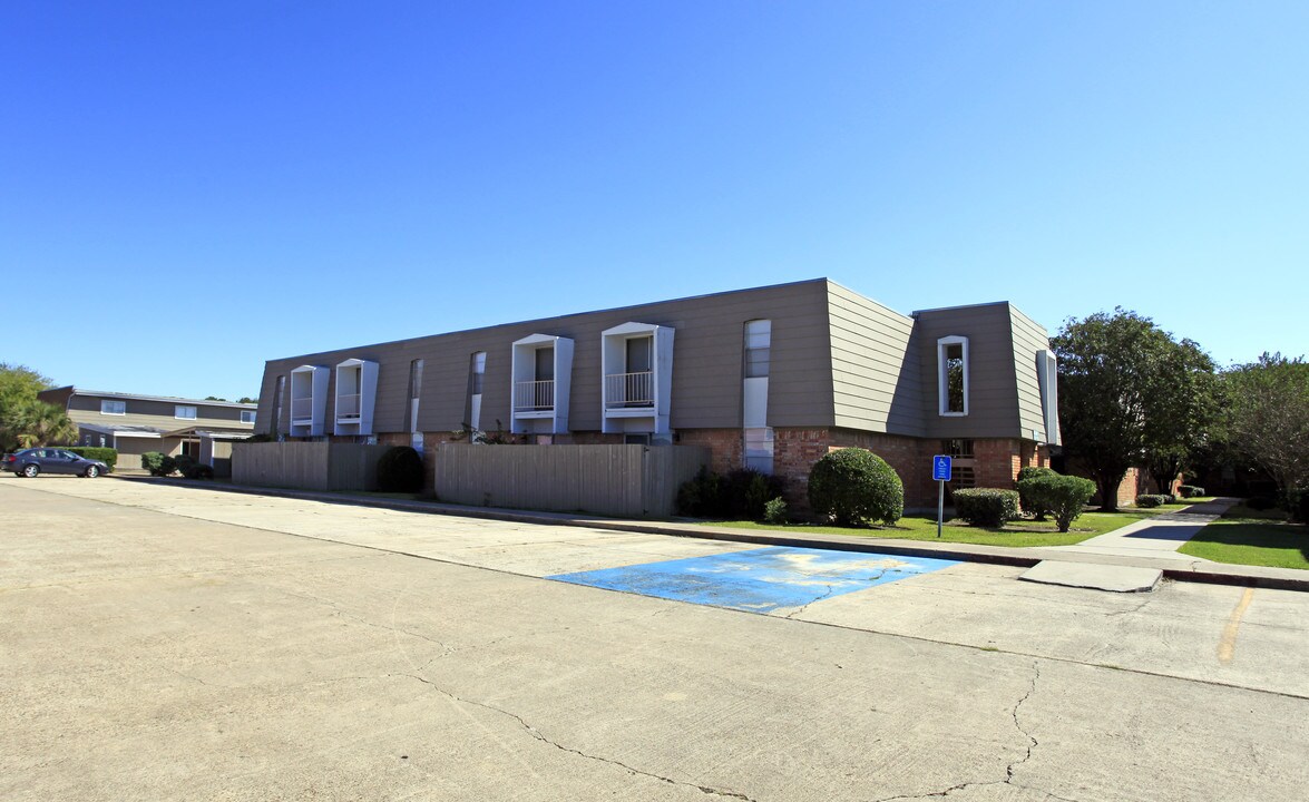 Matterhorn Apartments in Port Neches, TX - Building Photo