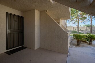 3791 Desert Marina Dr in Laughlin, NV - Foto de edificio - Building Photo