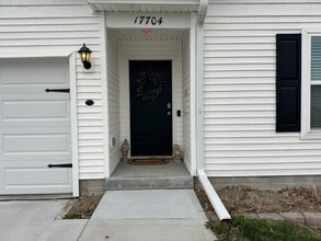 17704 Hampton Dr in Omaha, NE - Building Photo - Building Photo
