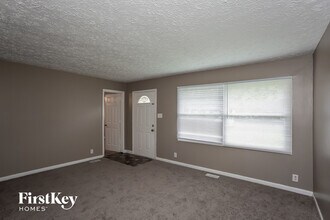 6072 Bettcher Ave in Indianapolis, IN - Foto de edificio - Building Photo