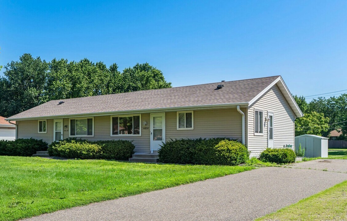 14850 Dallara Ave in Rosemount, MN - Building Photo