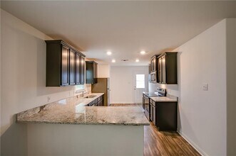 617 Riverdale Dr in Jarrell, TX - Building Photo - Building Photo