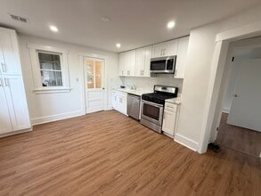 30 Walter Hammond Pl, Unit #2 in Waldwick, NJ - Building Photo - Building Photo