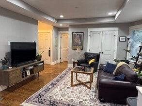 19 MacArthur St, Unit 19 MacArthur St. #2 in Somerville, MA - Building Photo - Building Photo