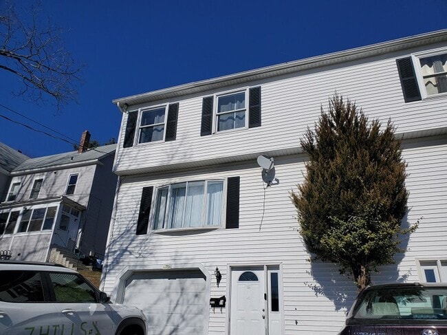 60B Upland St in Worcester, MA - Building Photo - Building Photo