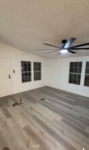 5831 Dylan Dr in Baytown, TX - Foto de edificio - Building Photo